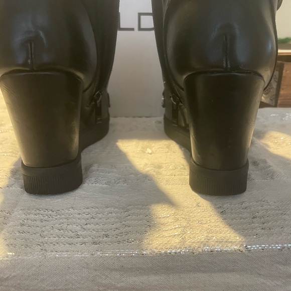 Aldo black, futuristic size 10 wedge boots. Worn once to a Prince event. - Picture 3 of 10